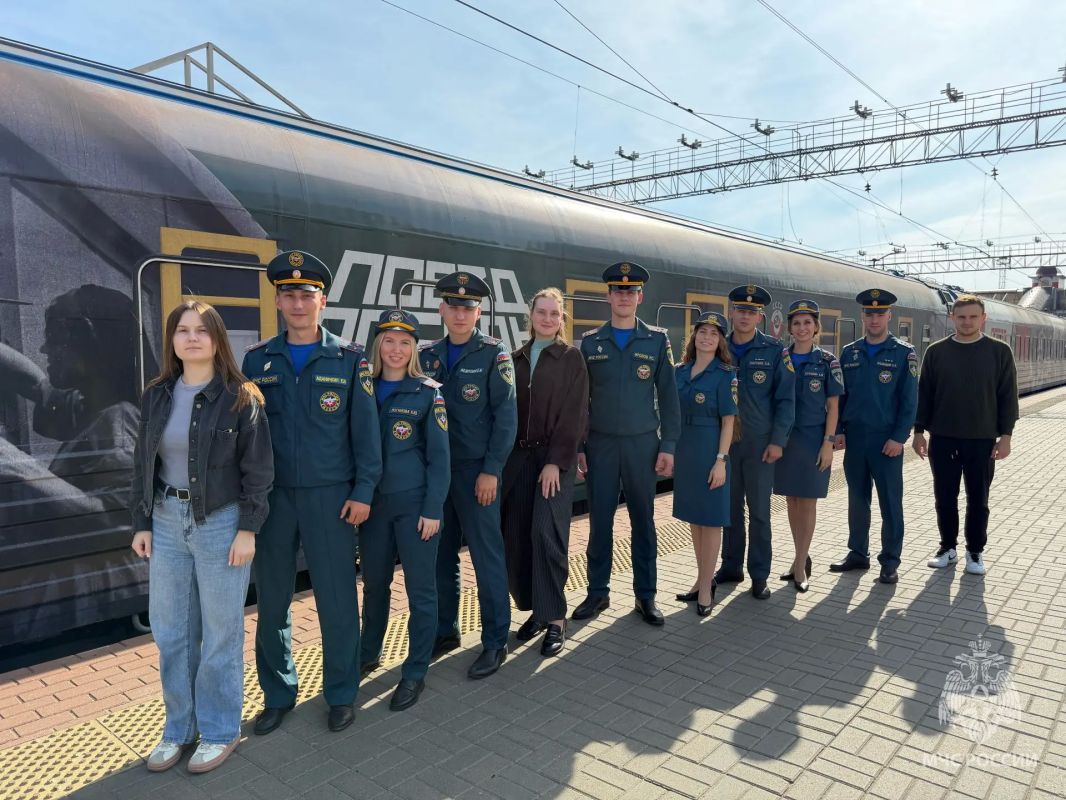 Члены Молодёжного совета побывали в уникальном передвижном музее — «Поезде Победы» Члены Молодёжного совета побывали в уникальном передвижном музее — «Поезде Победы»