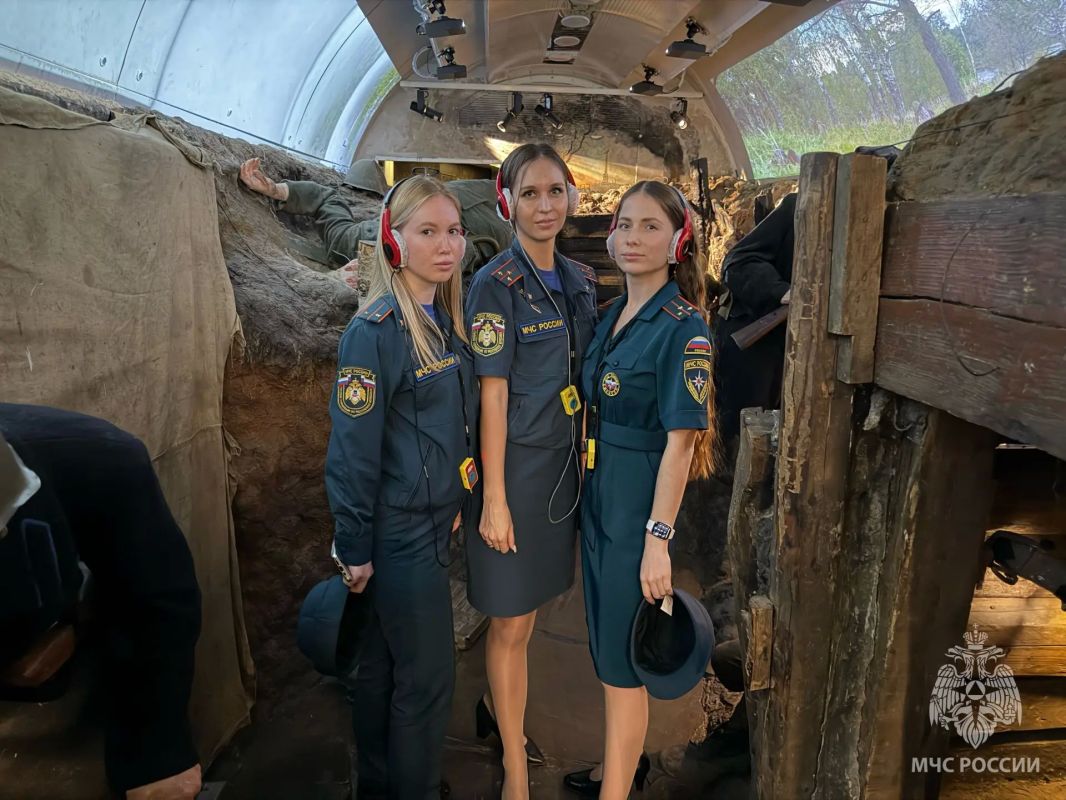 Члены Молодёжного совета побывали в уникальном передвижном музее — «Поезде Победы» Члены Молодёжного совета побывали в уникальном передвижном музее — «Поезде Победы»
