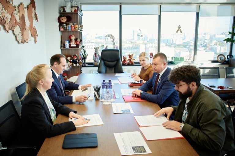 29 сентября в Москве состоялась рабочая встреча Главы Мордовии Артёма Здунова и Председателя Правления Движения Первых, Героя России Артура Орлова