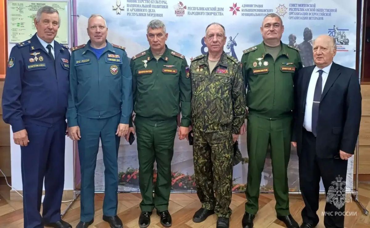 85 ЛЕТ СУРСКОМУ РУБЕЖУ!. В селе Большие Березники состоялся торжественный митинг у мемориала «Строителям Сурского оборонительного рубежа», посвящённый 85-й годовщине начала его строительства 85 ЛЕТ СУРСКОМУ РУБЕЖУ!. В селе Большие Березники состоялся торжественный митинг у мемориала «Строителям Сурского оборонительного рубежа», посвящённый 85-й годовщине начала его строительства
