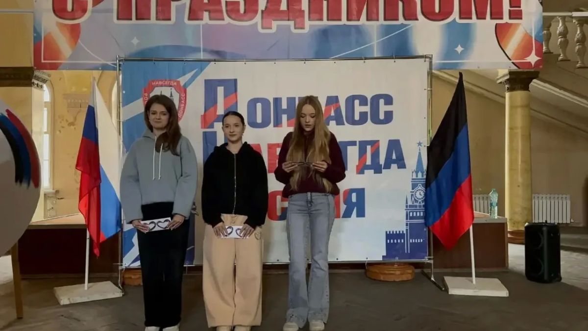 Сегодня, в Зугрэсском городском Дворце культуры, в рамках проекта «Историческая память», прошла патриотическая акция, посвящённое Дню воссоединения ДНР, ЛНР, Запорожской и Херсонской областей с Россией Сегодня, в Зугрэсском городском Дворце культуры, в рамках проекта «Историческая память», прошла патриотическая акция, посвящённое Дню воссоединения ДНР, ЛНР, Запорожской и Херсонской областей с Россией