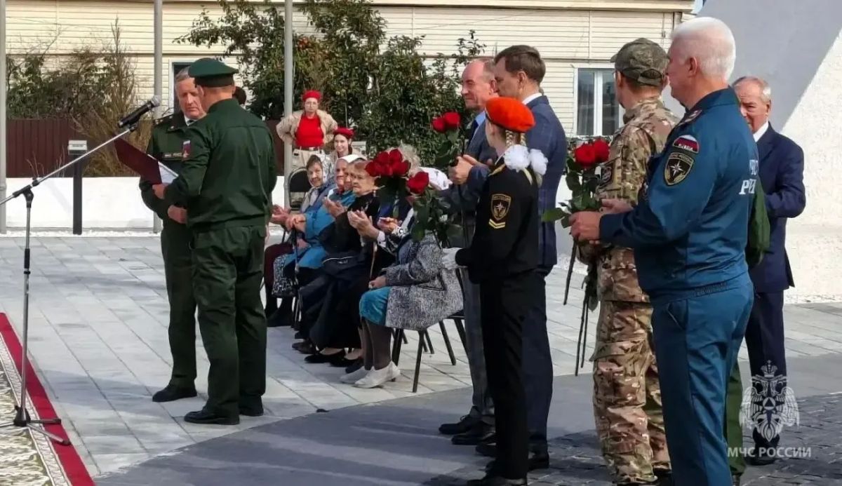 85 ЛЕТ СУРСКОМУ РУБЕЖУ!. В селе Большие Березники состоялся торжественный митинг у мемориала «Строителям Сурского оборонительного рубежа», посвящённый 85-й годовщине начала его строительства 85 ЛЕТ СУРСКОМУ РУБЕЖУ!. В селе Большие Березники состоялся торжественный митинг у мемориала «Строителям Сурского оборонительного рубежа», посвящённый 85-й годовщине начала его строительства