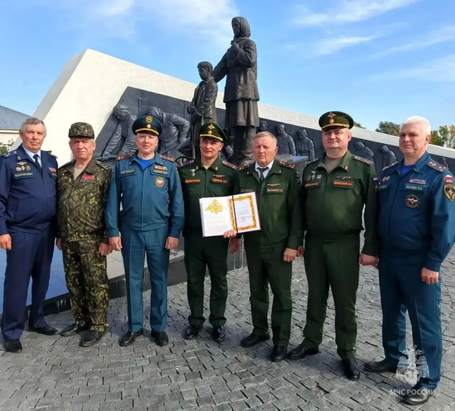 85 ЛЕТ СУРСКОМУ РУБЕЖУ!. В селе Большие Березники состоялся торжественный митинг у мемориала «Строителям Сурского оборонительного рубежа», посвящённый 85-й годовщине начала его строительства 85 ЛЕТ СУРСКОМУ РУБЕЖУ!. В селе Большие Березники состоялся торжественный митинг у мемориала «Строителям Сурского оборонительного рубежа», посвящённый 85-й годовщине начала его строительства