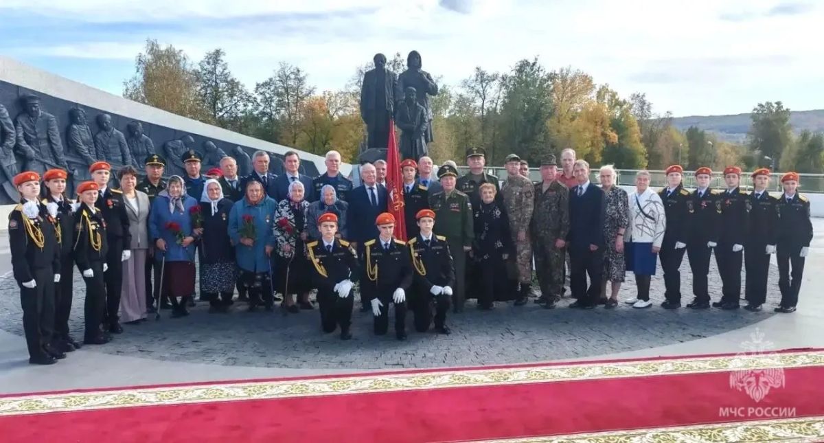 85 ЛЕТ СУРСКОМУ РУБЕЖУ!. В селе Большие Березники состоялся торжественный митинг у мемориала «Строителям Сурского оборонительного рубежа», посвящённый 85-й годовщине начала его строительства 85 ЛЕТ СУРСКОМУ РУБЕЖУ!. В селе Большие Березники состоялся торжественный митинг у мемориала «Строителям Сурского оборонительного рубежа», посвящённый 85-й годовщине начала его строительства