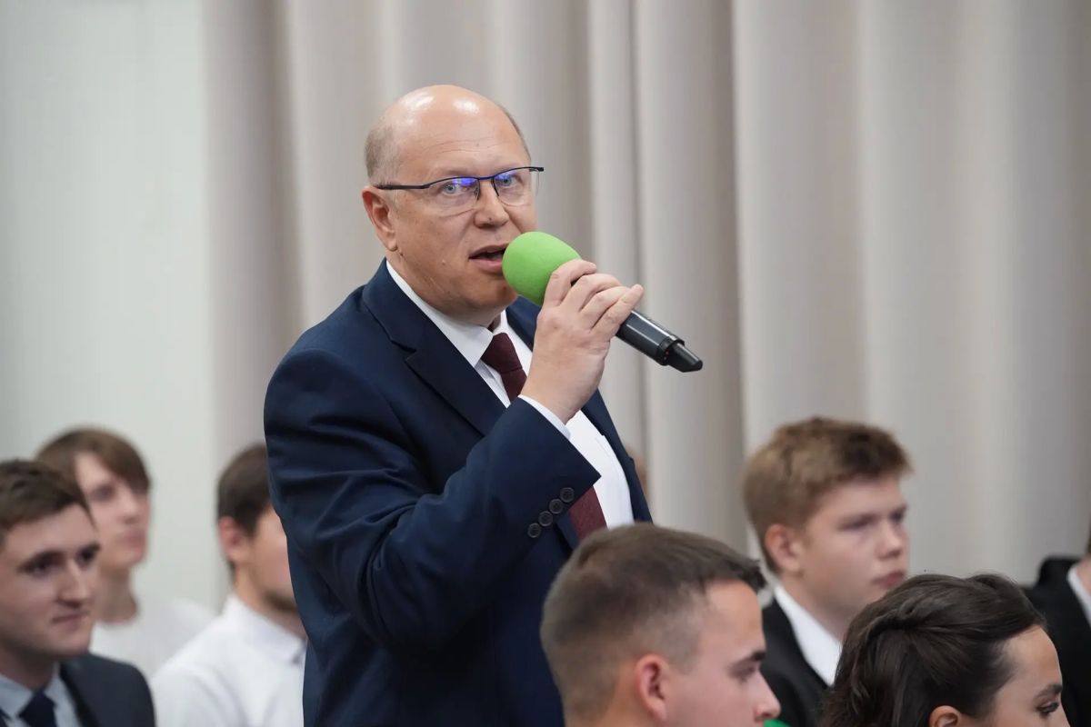 Артём Здунов: Встретились с молодыми специалистами, у которых большое будущее в Мордовии 18 тысяч ребят учатся в колледжах и техникумах республики - востребованы в машиностроении, строительстве, транспортной отрасли... Артём Здунов: Встретились с молодыми специалистами, у которых большое будущее в Мордовии 18 тысяч ребят учатся в колледжах и техникумах республики - востребованы в машиностроении, строительстве, транспортной отрасли...