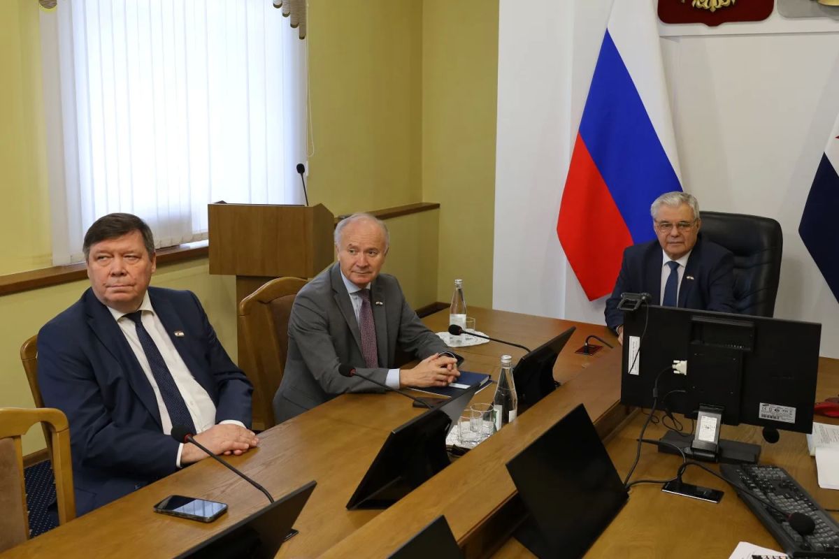 Законодатели Мордовии по видеосвязи приняли участие в первом заседании Госдумы России девятого созыва Законодатели Мордовии по видеосвязи приняли участие в первом заседании Госдумы России девятого созыва