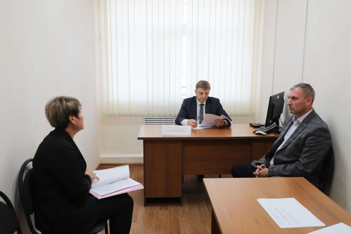 Руководитель МВД по Республике Мордовия провел личный прием граждан в Ардатовском районе Руководитель МВД по Республике Мордовия провел личный прием граждан в Ардатовском районе