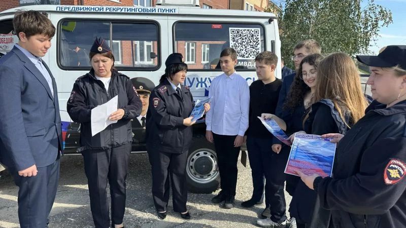 Сотрудники полиции провели профориентационную работу с молодежью Чамзинского и Большеберезниковского районов Сотрудники полиции провели профориентационную работу с молодежью Чамзинского и Большеберезниковского районов
