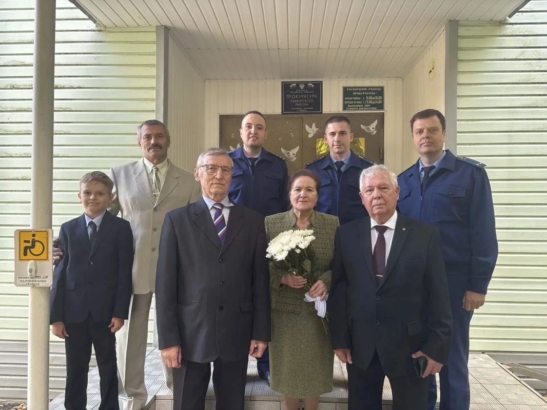 В РАМКАХ ВСЕРОССИЙСКОГО МЕСЯЧНИКА ПОЖИЛЫХ ЛЮДЕЙ РАЙОННЫЕ ПРОКУРОРЫ ВСТРЕТИЛИСЬ С ВЕТЕРАНАМИ ПРОКУРАТУРЫ МОРДОВИИ