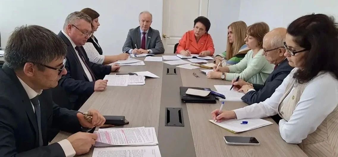 Наталья Долматова провела совещание по реализации Указа Президента о поддержке учителей