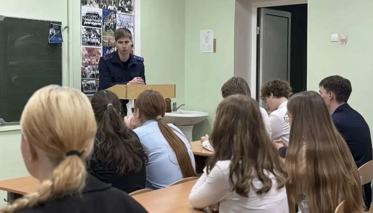 Сотрудники следственного управления провели с кадетами и школьниками профилактические занятия Сотрудники следственного управления провели с кадетами и школьниками профилактические занятия