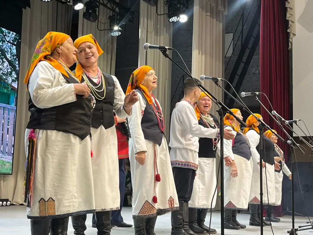 XXX Республиканский фестиваль-конкурс народного творчества «Шумбрат, Мордовия!» продолжает знакомить зрителей с талантливыми коллективами муниципальных районов XXX Республиканский фестиваль-конкурс народного творчества «Шумбрат, Мордовия!» продолжает знакомить зрителей с талантливыми коллективами муниципальных районов