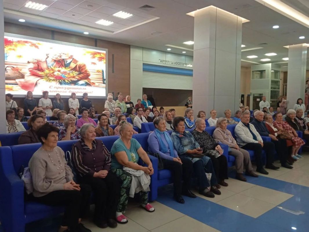 Приятный подарок пациентам и сотрудникам Мордовской республиканской центральной клинической больницы сделал коллектив Мордовского государственного ансамбля песни и пляски «Умарина» Приятный подарок пациентам и сотрудникам Мордовской республиканской центральной клинической больницы сделал коллектив Мордовского государственного ансамбля песни и пляски «Умарина»