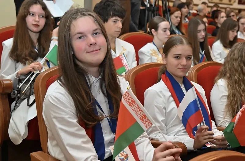 Друзья, сябры, ялгат – им подходят все эти слова Друзья, сябры, ялгат – им подходят все эти слова