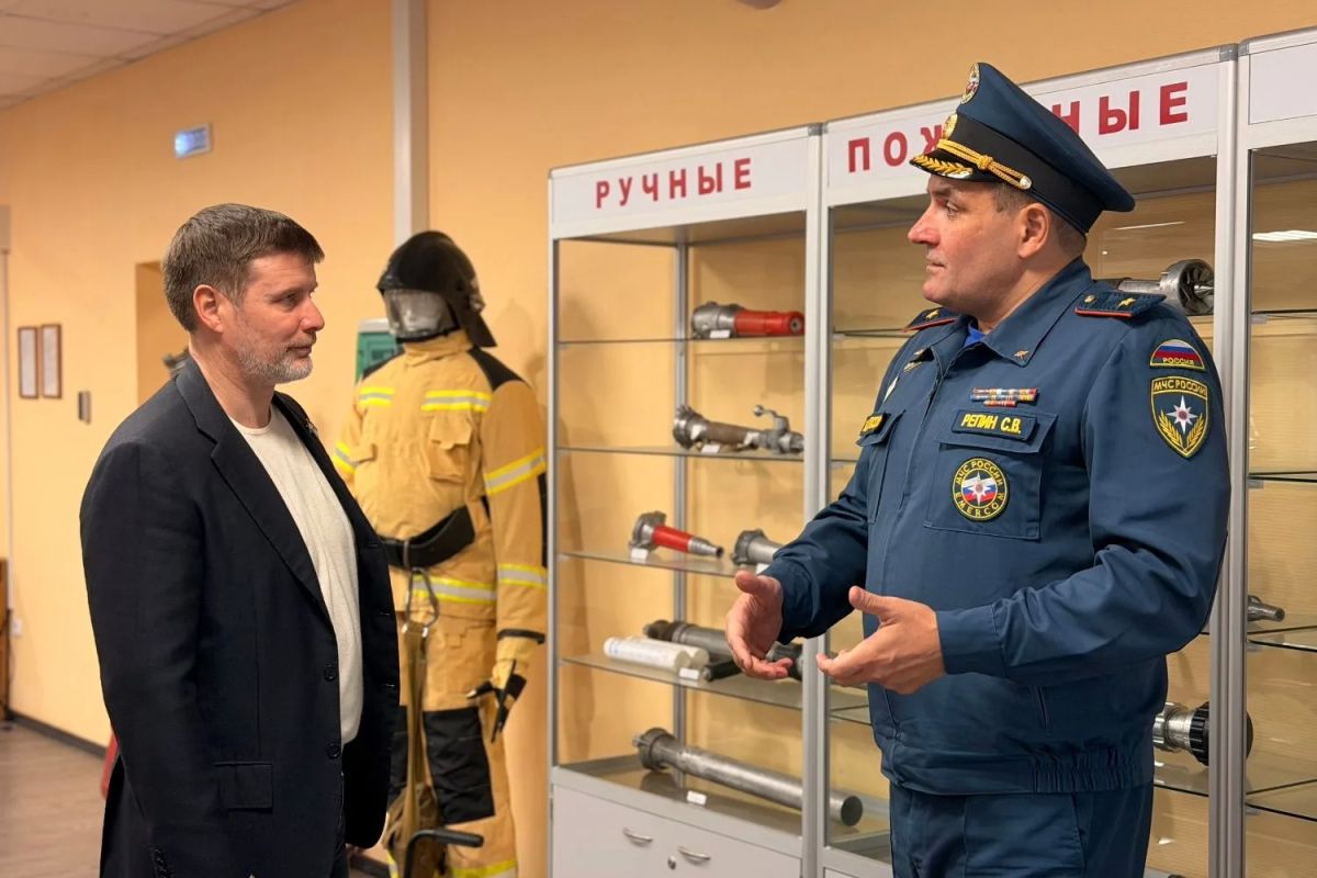 Руслан Мухаев передал сотрудникам МЧС бытовую технику Руслан Мухаев передал сотрудникам МЧС бытовую технику