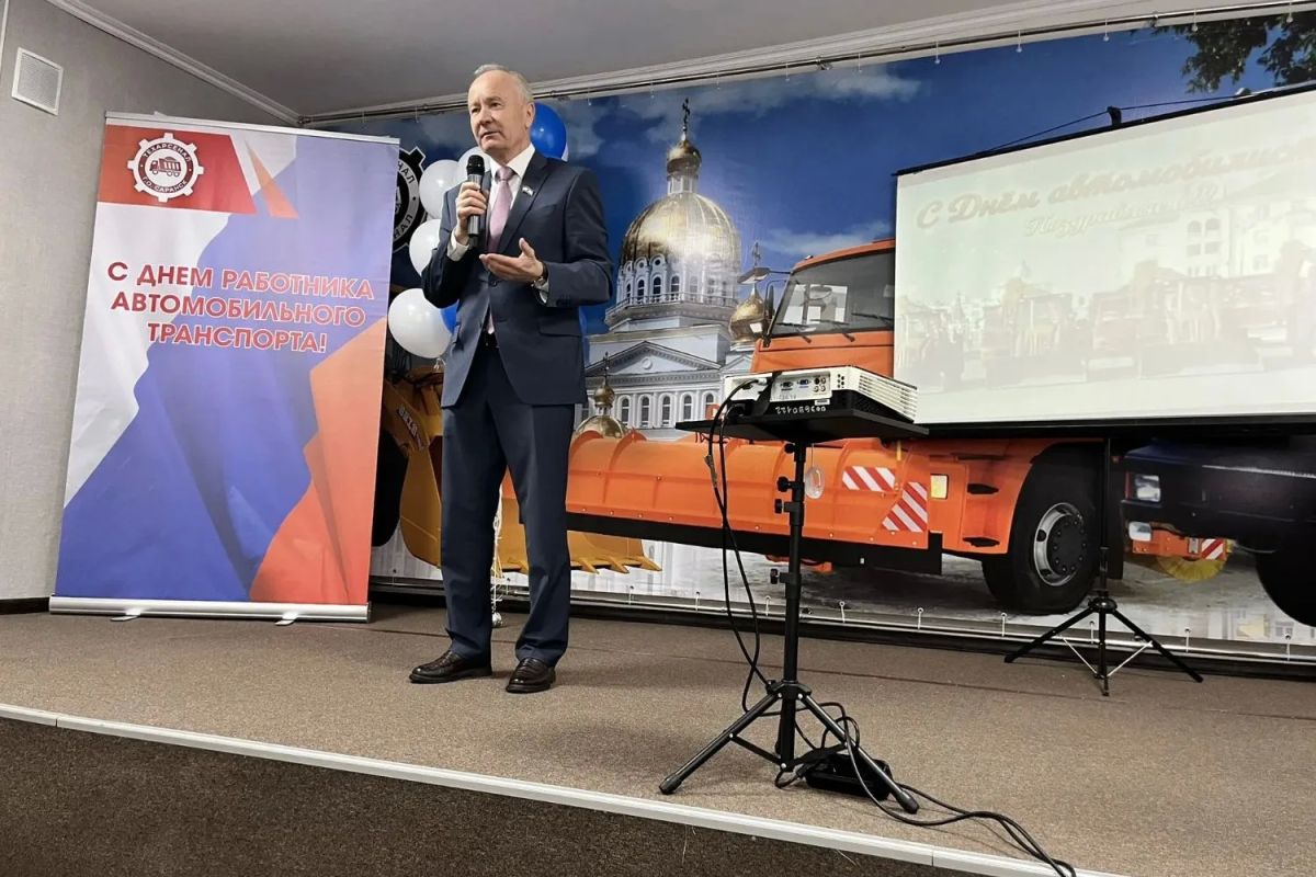 Сергей Вдовин поздравил с профессиональным праздником коллективы транспортных предприятий Саранска Сергей Вдовин поздравил с профессиональным праздником коллективы транспортных предприятий Саранска