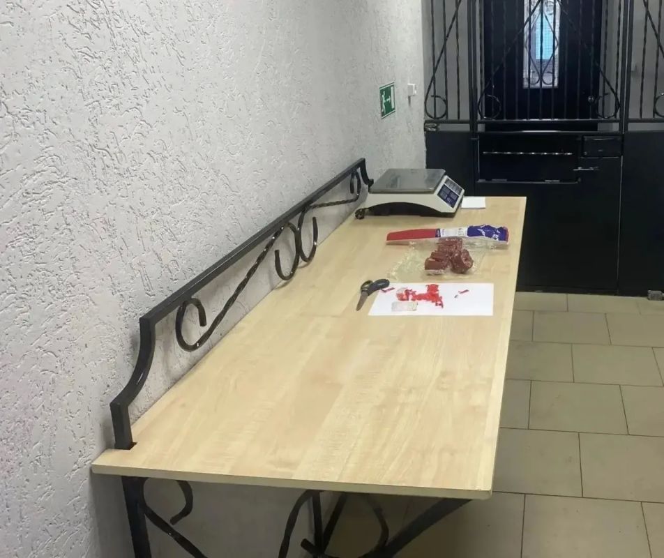 В Зубово-Полянском районе двое отбывающих наказание в исправительной колонии пытались приобрести наркотик, спрятанный в колбасе В Зубово-Полянском районе двое отбывающих наказание в исправительной колонии пытались приобрести наркотик, спрятанный в колбасе