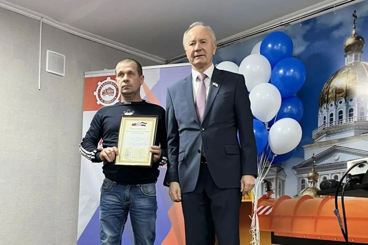 Сергей Вдовин поздравил с профессиональным праздником коллективы транспортных предприятий Саранска Сергей Вдовин поздравил с профессиональным праздником коллективы транспортных предприятий Саранска