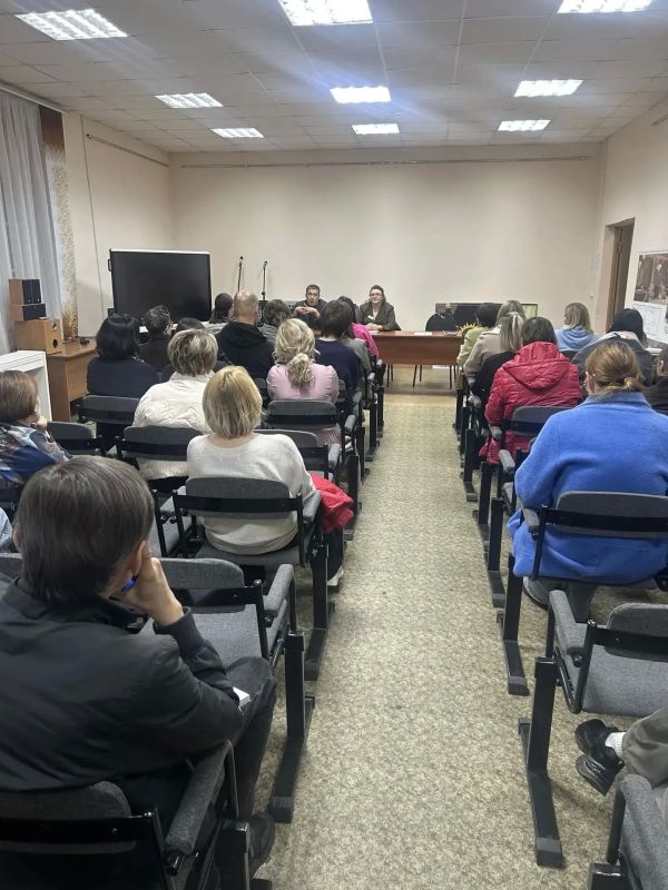 СОТРУДНИКИ МИНКУЛЬТНАЦА РМ ПРОВЕЛИ "АНТИТЕРРОРИСТИЧЕСКИЙ ЛИКБЕЗ" ДЛЯ РОДИТЕЛЕЙ СТУДЕНТОВ САРАНСКОГО ХУДОЖЕСТВЕННОГО УЧИЛИЩА ИМЕНИ Ф.В. СЫЧКОВА