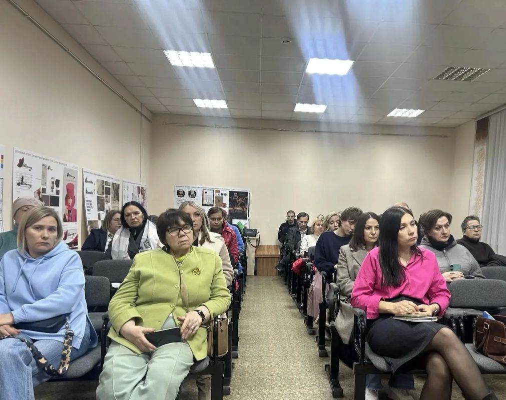 СОТРУДНИКИ МИНКУЛЬТНАЦА РМ ПРОВЕЛИ "АНТИТЕРРОРИСТИЧЕСКИЙ ЛИКБЕЗ" ДЛЯ РОДИТЕЛЕЙ СТУДЕНТОВ САРАНСКОГО ХУДОЖЕСТВЕННОГО УЧИЛИЩА ИМЕНИ Ф.В. СЫЧКОВА СОТРУДНИКИ МИНКУЛЬТНАЦА РМ ПРОВЕЛИ "АНТИТЕРРОРИСТИЧЕСКИЙ ЛИКБЕЗ" ДЛЯ РОДИТЕЛЕЙ СТУДЕНТОВ САРАНСКОГО ХУДОЖЕСТВЕННОГО УЧИЛИЩА ИМЕНИ Ф.В. СЫЧКОВА